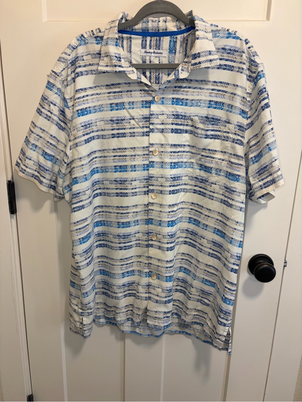 Tommy Bahama Lightweight Blue Striped Men’s Button-Up Shirt size XL